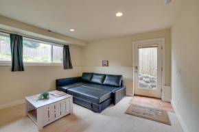 Airy Seattle Apartment about 7 Mi to Downtown!